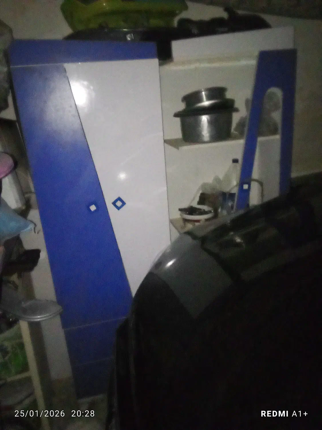 کمد|جاکفشی، کمد، دراور|تربت‌حیدریه, منظر|دیوار