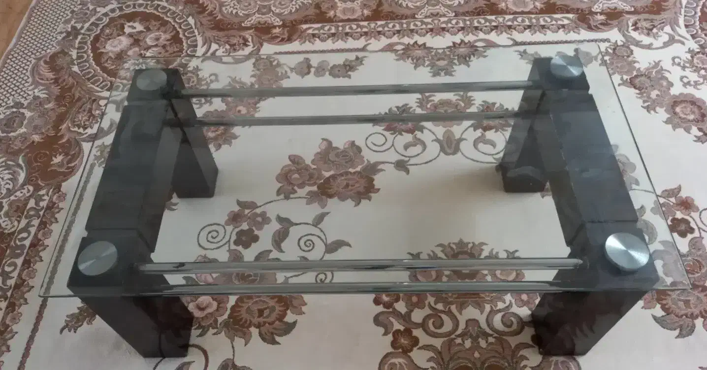 جلو مبلی بزرگ ۱متر در ۵۰ سانت شیشه ۱سانتی|مبلمان خانگی و میز عسلی|شهرضا, |دیوار