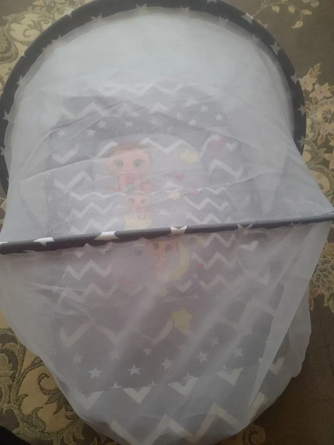 پشه بند نونو همراه بابالش|تخت و صندلی بچه|قم, امامزاده ابراهیم|دیوار