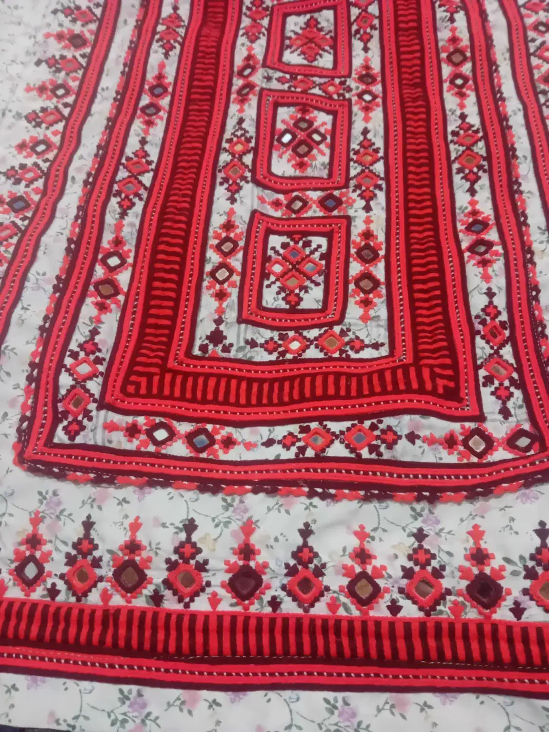 موسوم دوچ خامه دوزی آینه|لباس|بمپور, |دیوار