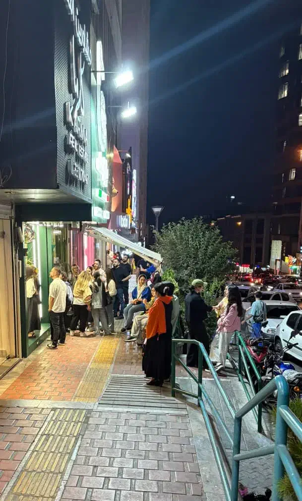 مغازه بالای کاج ۲۵ متر و ۴۵ متر بر اصلی خاص|اجارهٔ مغازه و غرفه|تهران, سعادت‌آباد|دیوار
