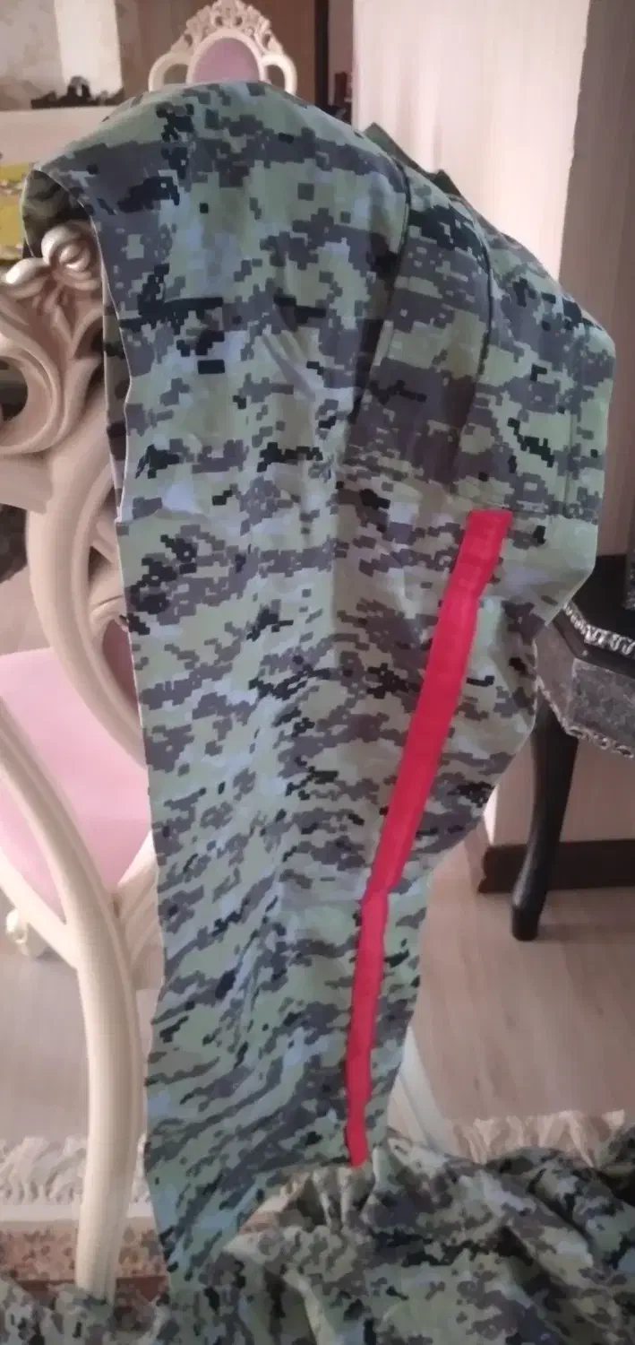 لباس سربازی|لباس|رشت, معلم|دیوار