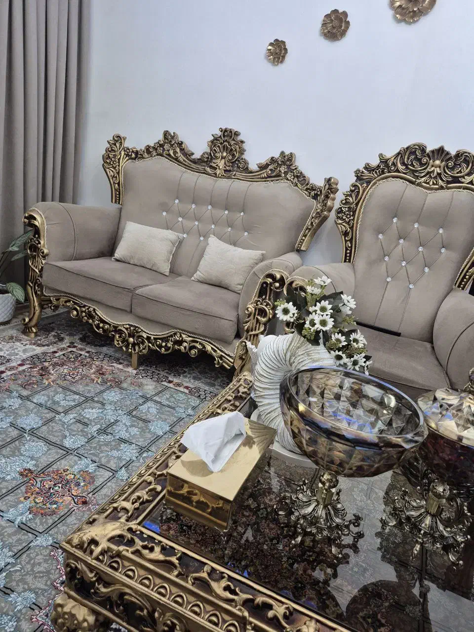 مبل سلطنتی ۷ نفره|مبلمان خانگی و میز عسلی|تولم شهر, |دیوار