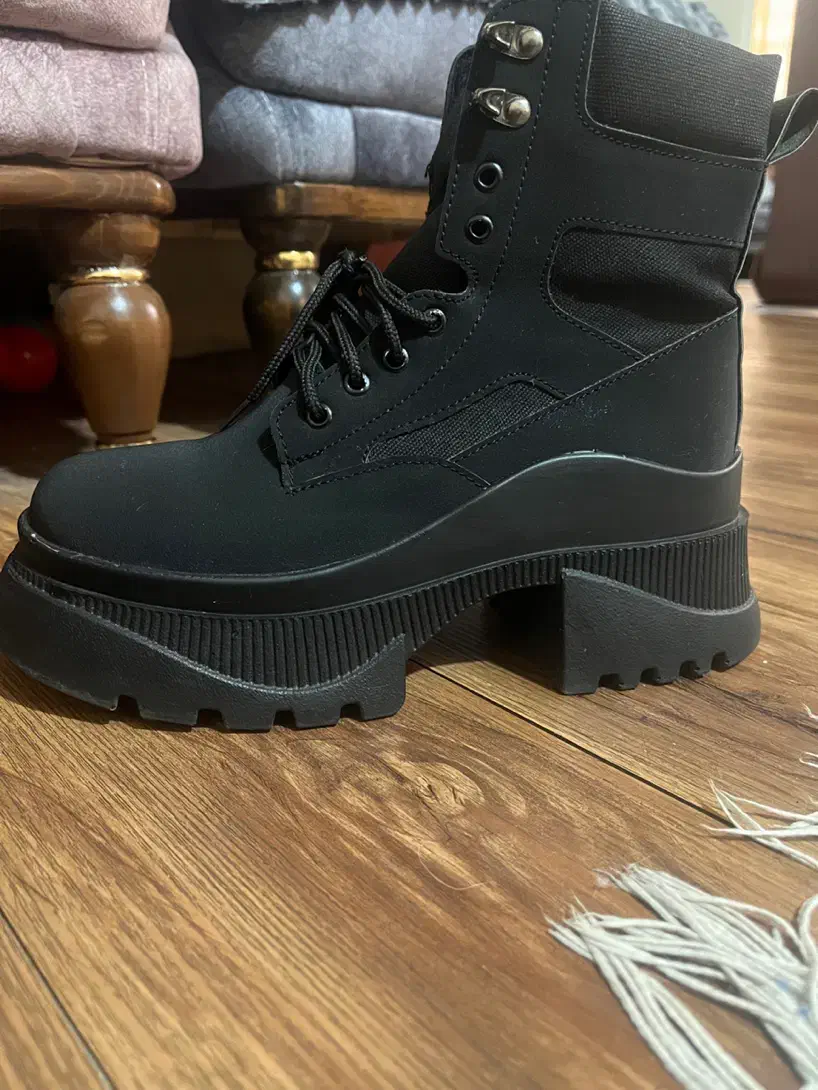 بوت مشکی یایز ۳۸|کیف، کفش، کمربند|اندیشه, اندیشه فاز ۱|دیوار