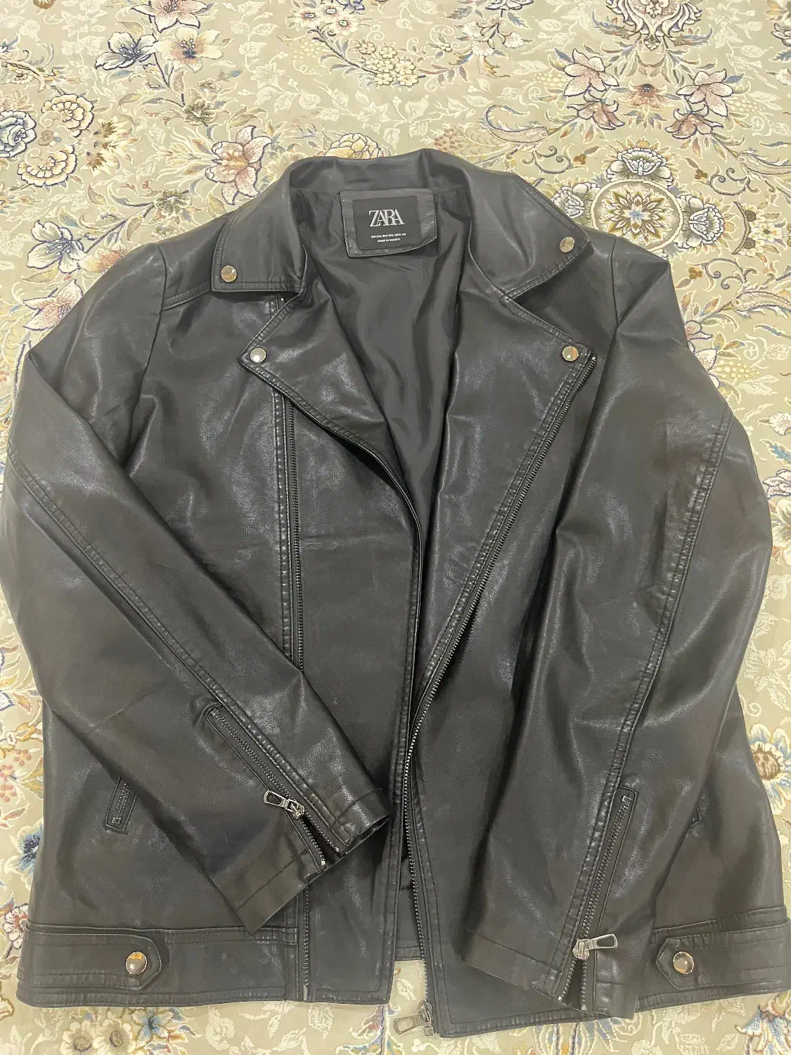 چرم|لباس|رامیان, |دیوار