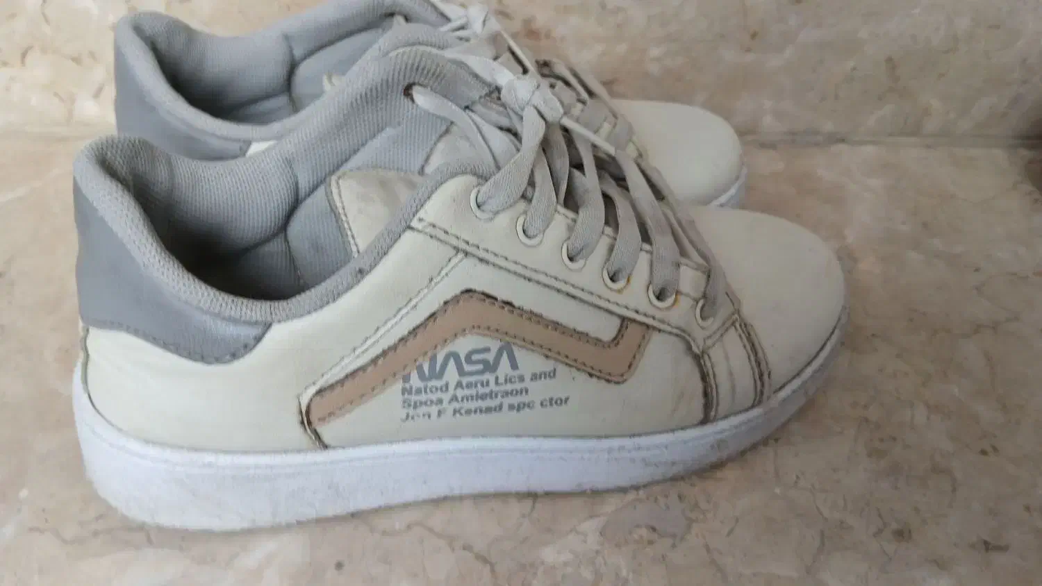 کتونی|کیف، کفش، کمربند|رشت, پیرکلاچای|دیوار