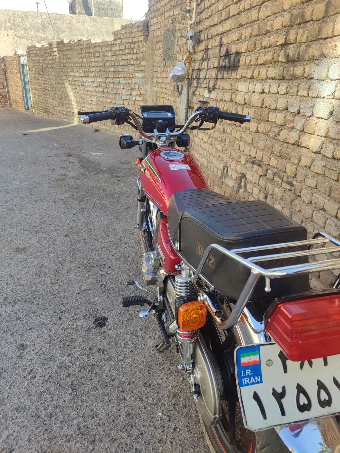 متین ۲۰۰|موتورسیکلت|میانه, |دیوار