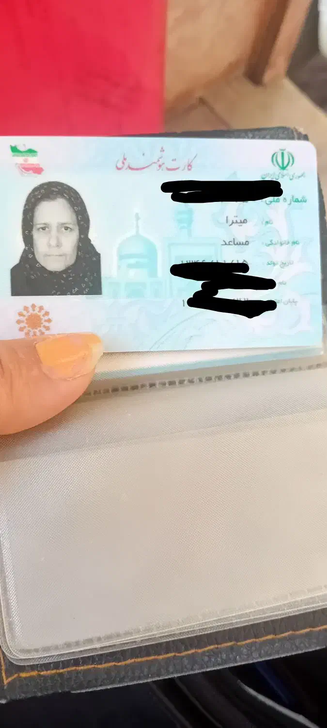 کیف زنانه پیدا شده|اشیا|اصفهان, بوستان آینه خانه|دیوار