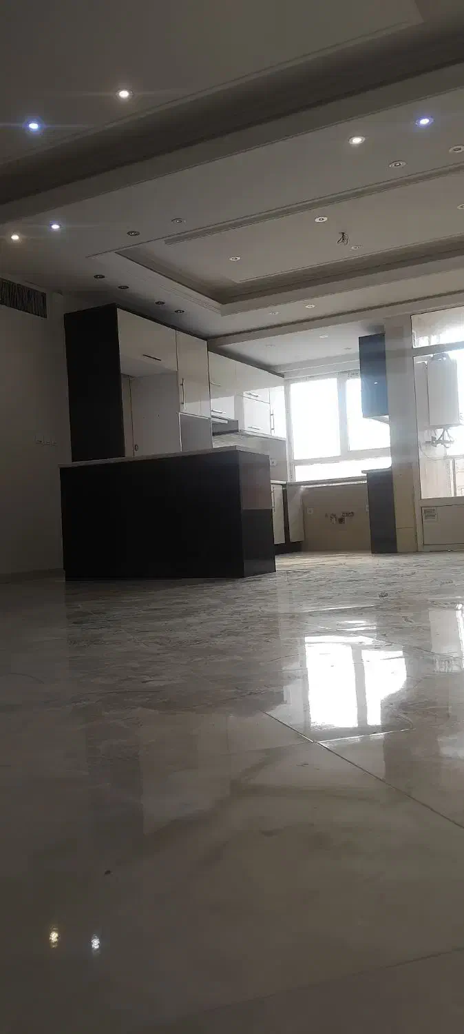 ۱۲۰ متر ، دو خوابه ، فول امکانات ، عادل و زرین