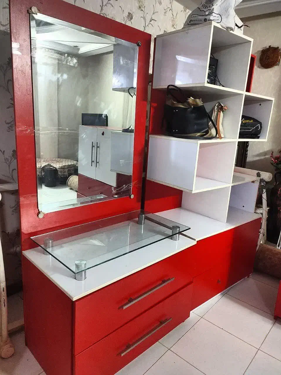 کمد|جاکفشی، کمد، دراور|مشهد, چهارچشمه|دیوار