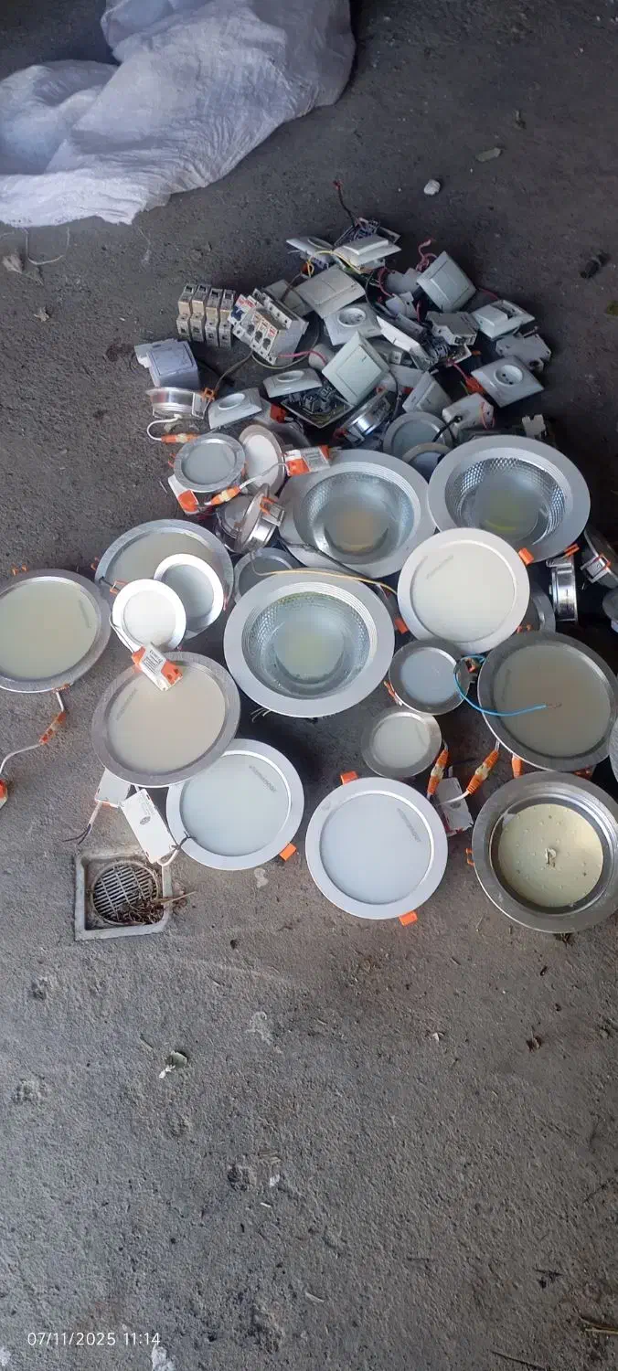 لامپ وکلید و پرس وفیوز|لامپ و چراغ|بانه, |دیوار