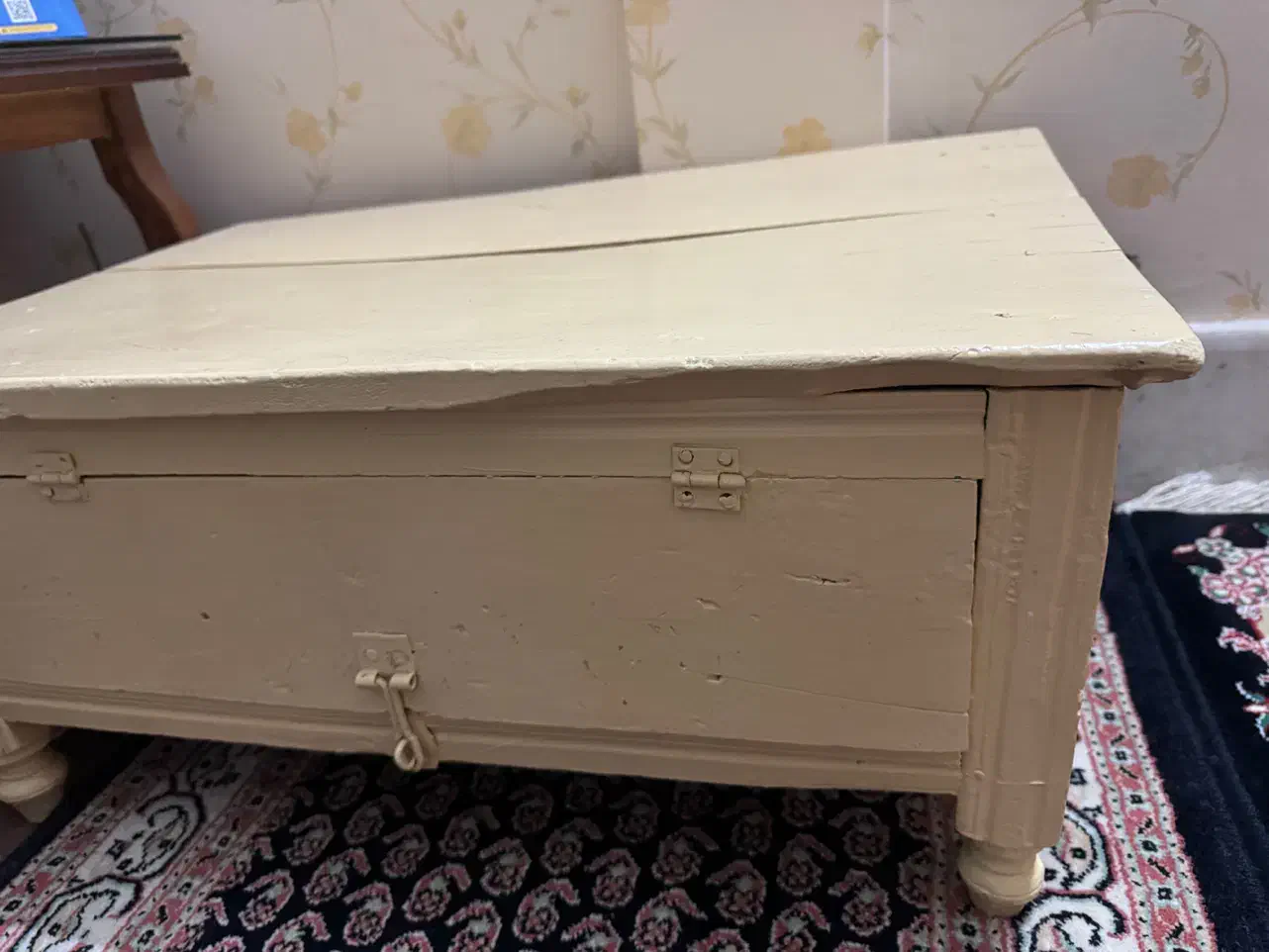 میز چوبی قدیمی|کلکسیون اشیاء عتیقه|زنجان, |دیوار