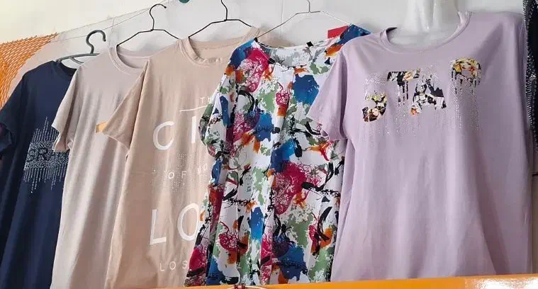 انواع پوشاک زنانه وبچگانه و لوازم آرایشی|لباس|صحنه, |دیوار