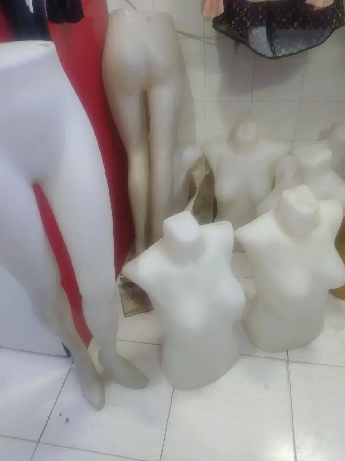 مانکن و رگال وقفسه پوشاکی بفروش میرسد|فروشگاه و مغازه|شیراز, شاه قلی بیگی|دیوار