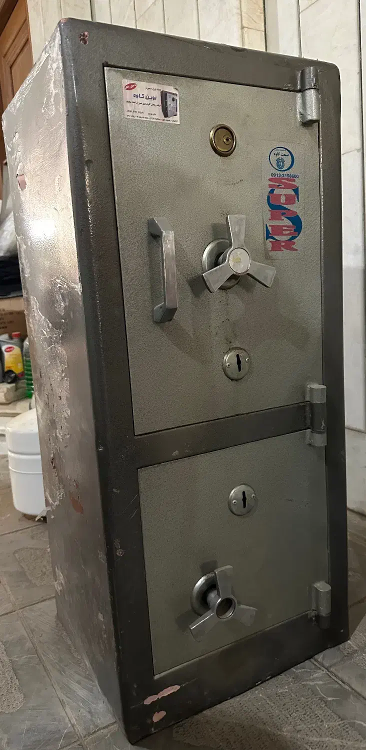 گاو صندوق دو طبقه|دفتر کار|اصفهان, جلفا|دیوار