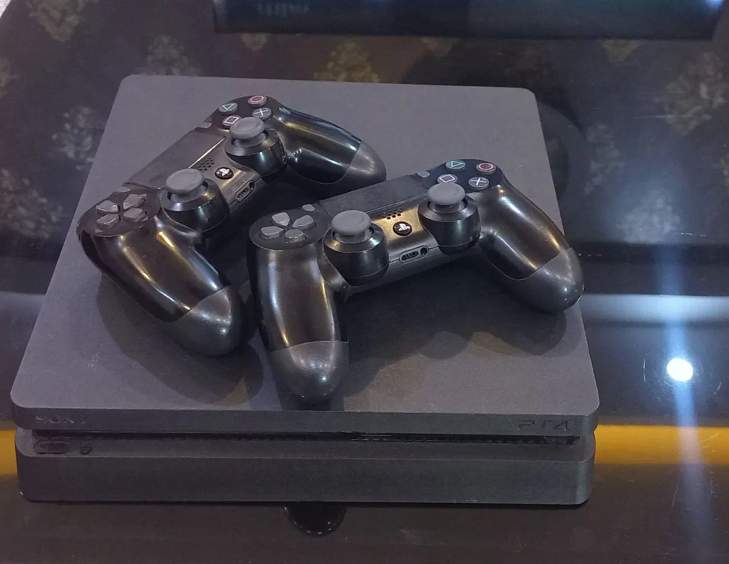 دستگاه PS4 در حد آک یک ترا اسلیم|کنسول، بازی ویدئویی و آنلاین|پرند, فاز ۴|دیوار