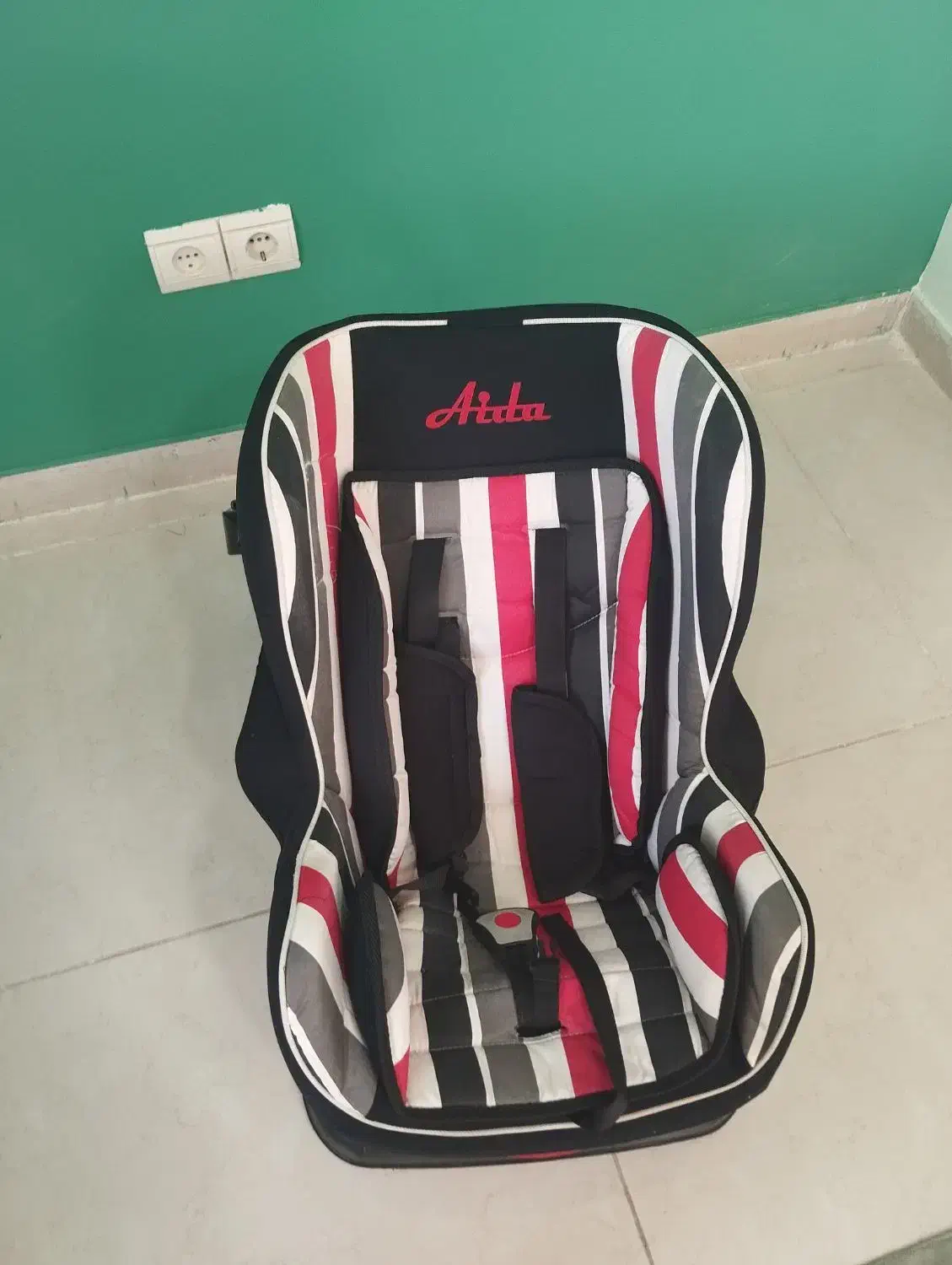 صندلی ماشین کودک|تخت و صندلی بچه|شیراز, گویم|دیوار