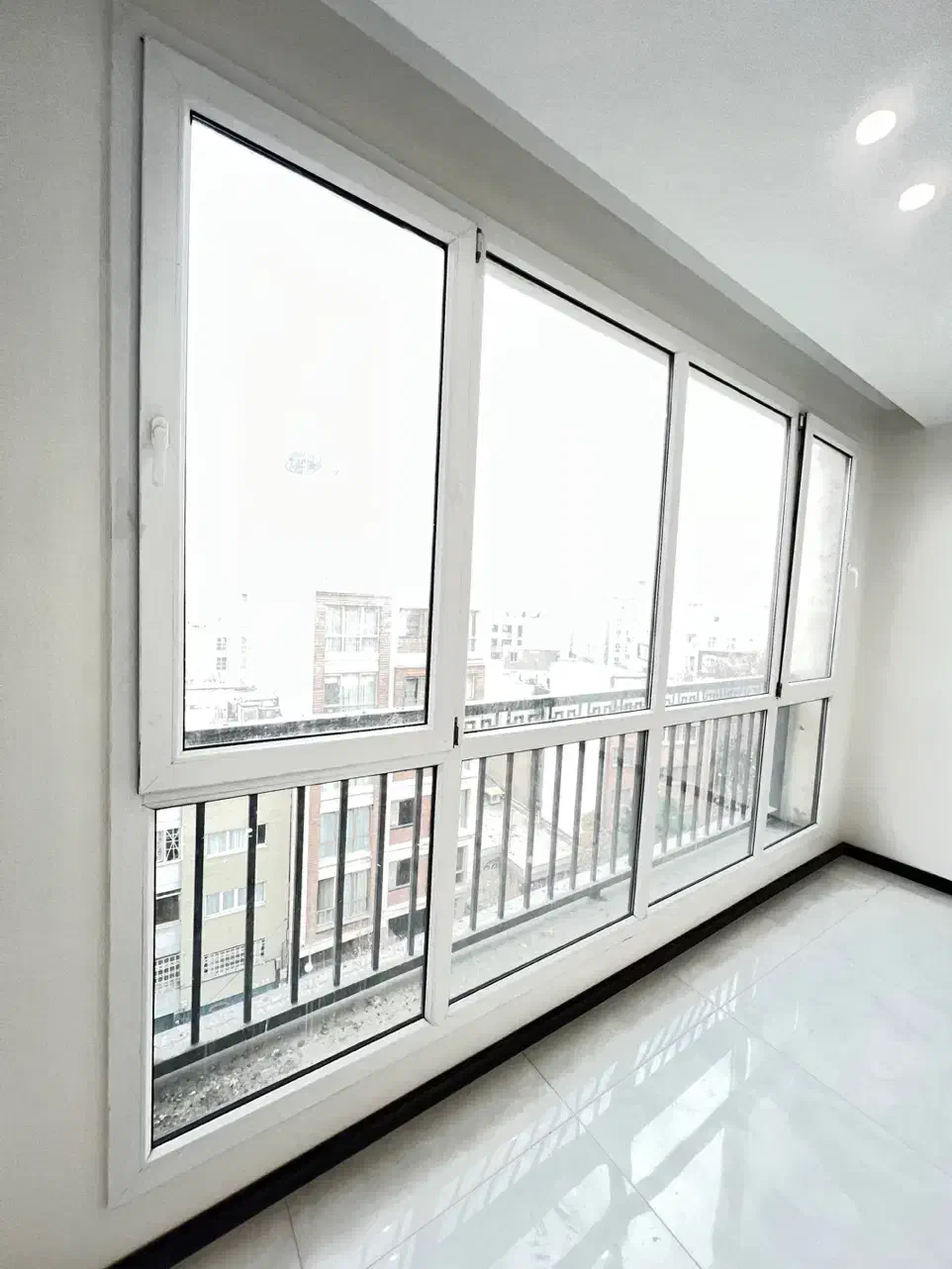 ۱۳۷‌متر/۳‌خواب/نوساز/ویو جذاب/محل دنج ظفر