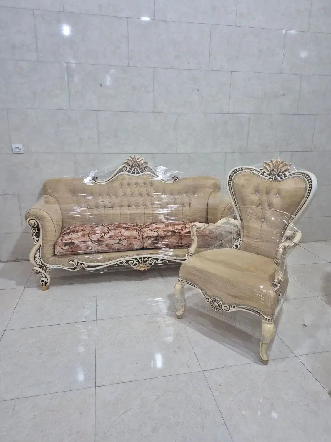 مبل سلطنتی خورشیدی ۷نفره|مبلمان خانگی و میز عسلی|رشت, دباغیان|دیوار