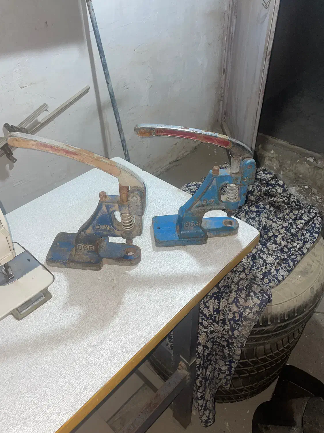 دکمه زن|لوازم خیاطی و بافتنی|تهران, مسعودیه|دیوار