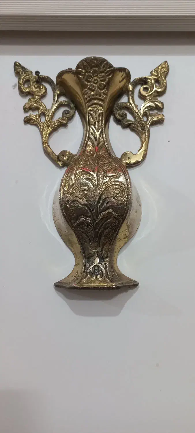 گلدان برنزی|صنایع دستی و سایر لوازم تزئینی|قم, باغ شریفی|دیوار