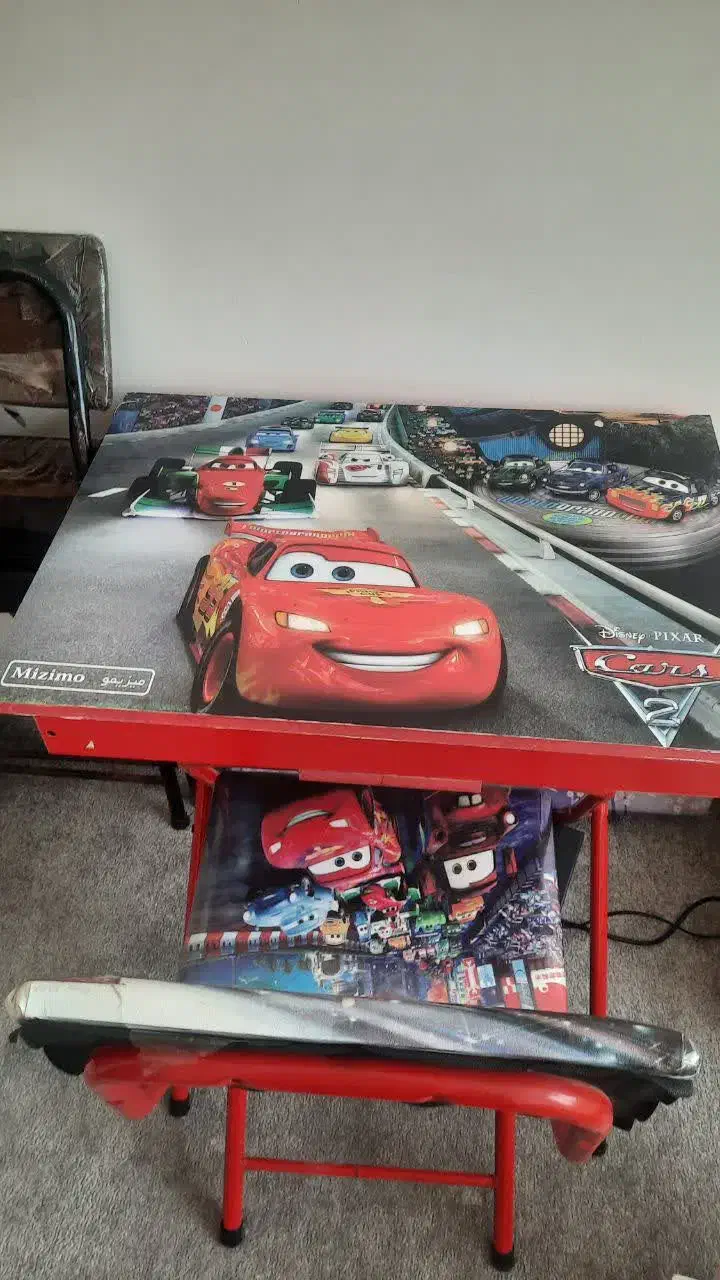 صندلی‌ و میز تحریر|تخت و صندلی بچه|پرند, فاز ۴|دیوار