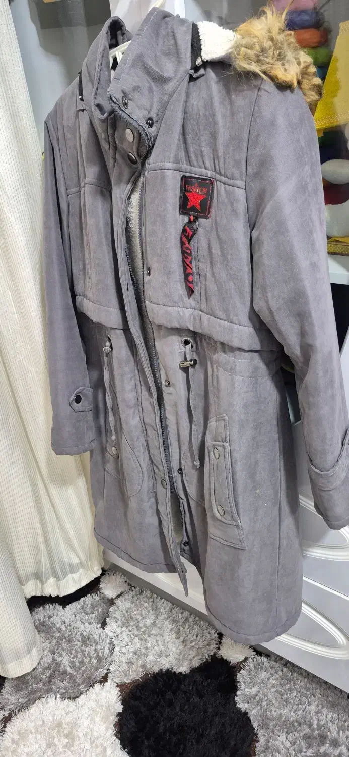 کاپشن|لباس|سلماس, |دیوار