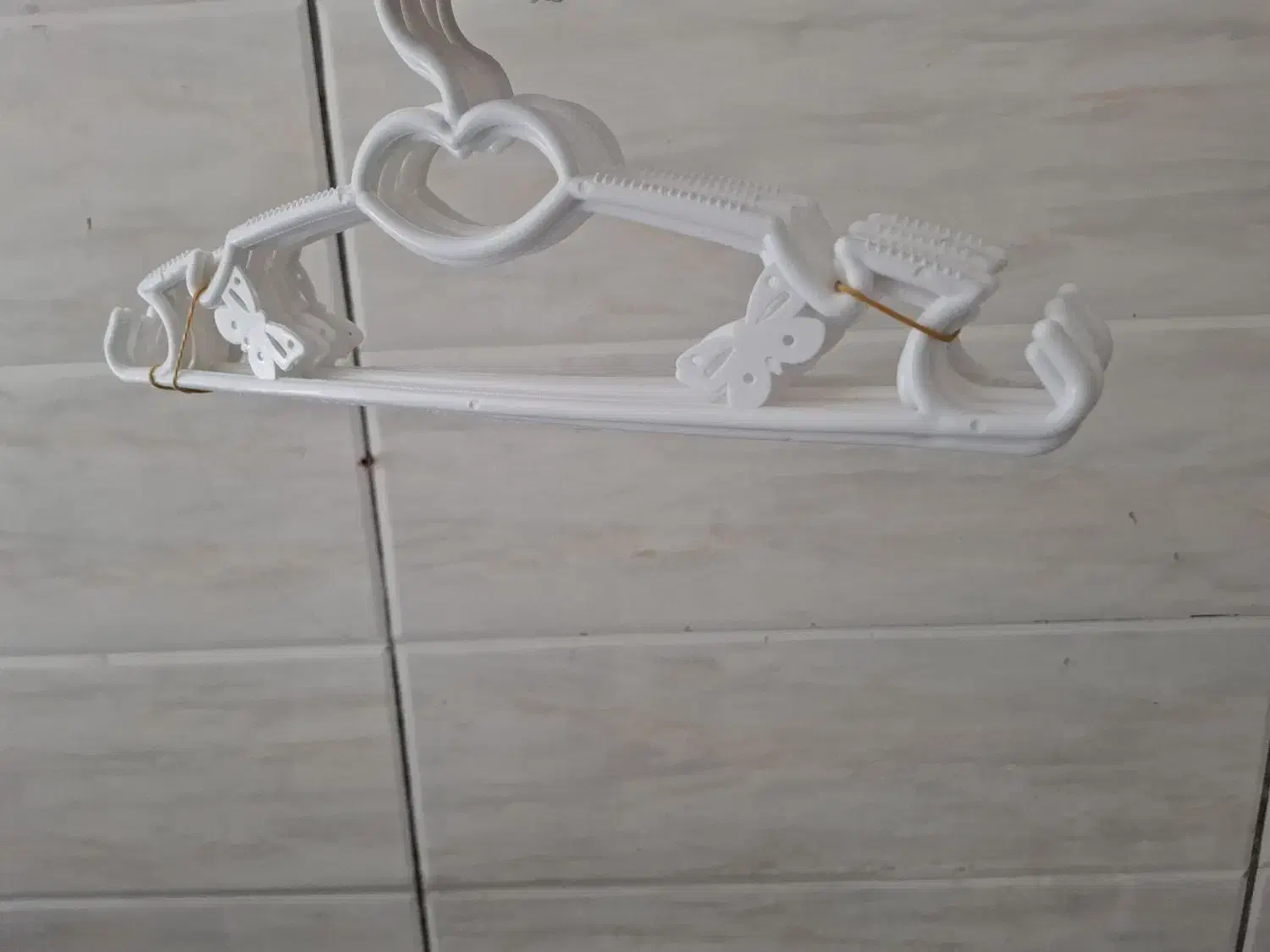 تعدادی چوب لباسی و رگال دیواری بوتیک نصف قیمت خرید|فروشگاه و مغازه|شیراز, شهرک فرهنگیان|دیوار