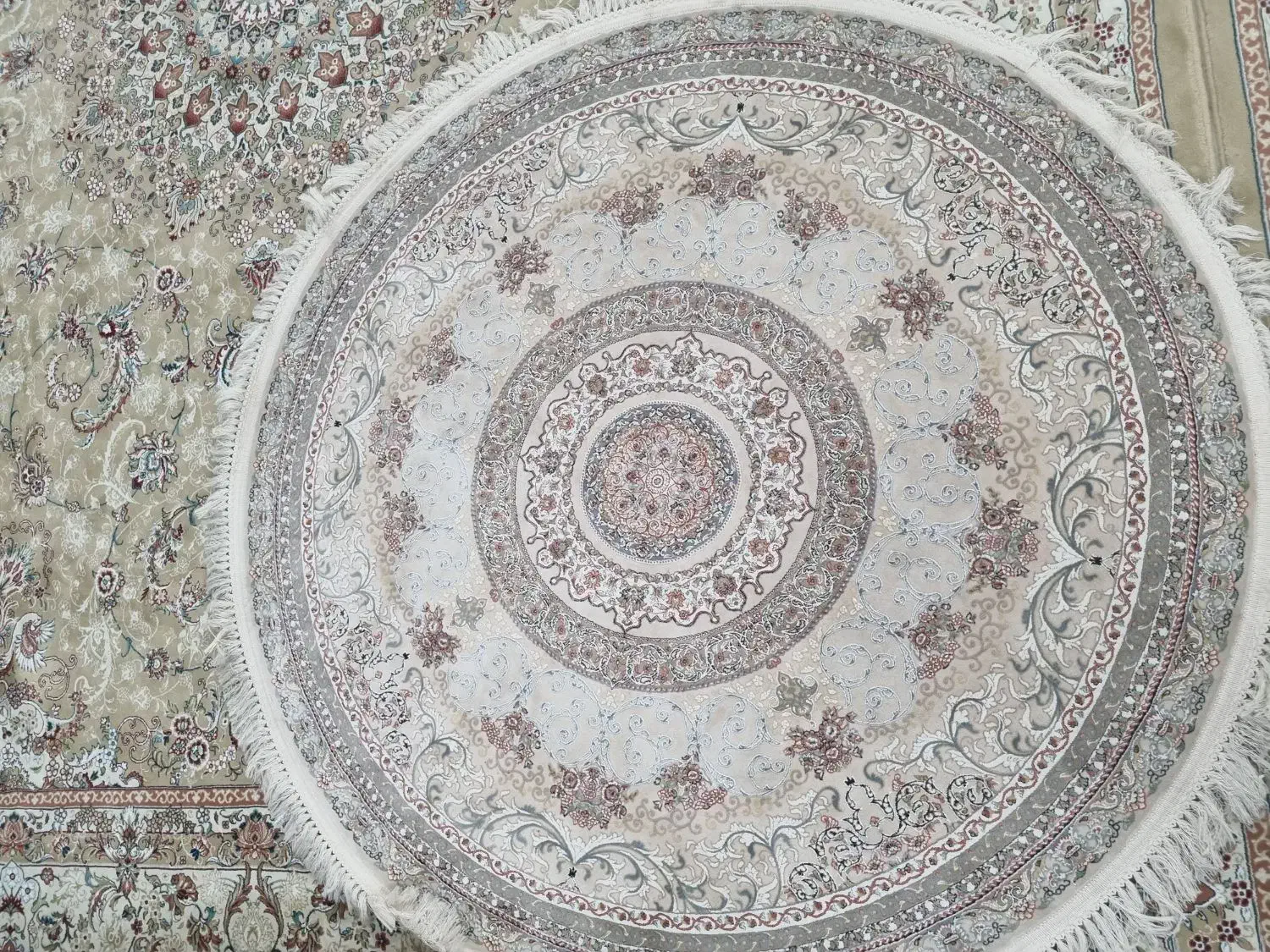 فرش گرد ۱/۵در۱/۵ قیطران گرد برجسته|فرش|مشهد, انقلاب|دیوار