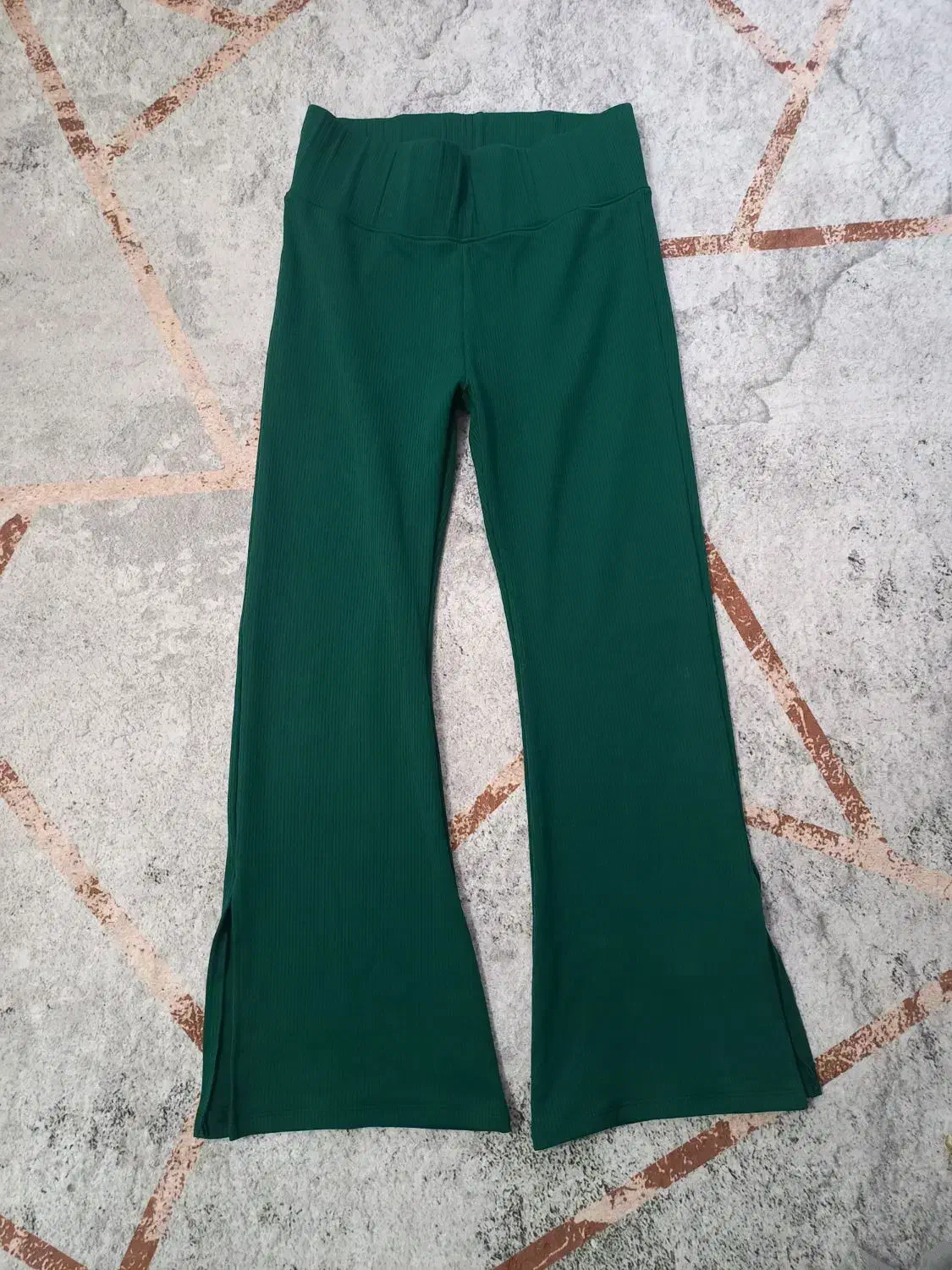 لباسها|لباس|رشت, جانبازان|دیوار