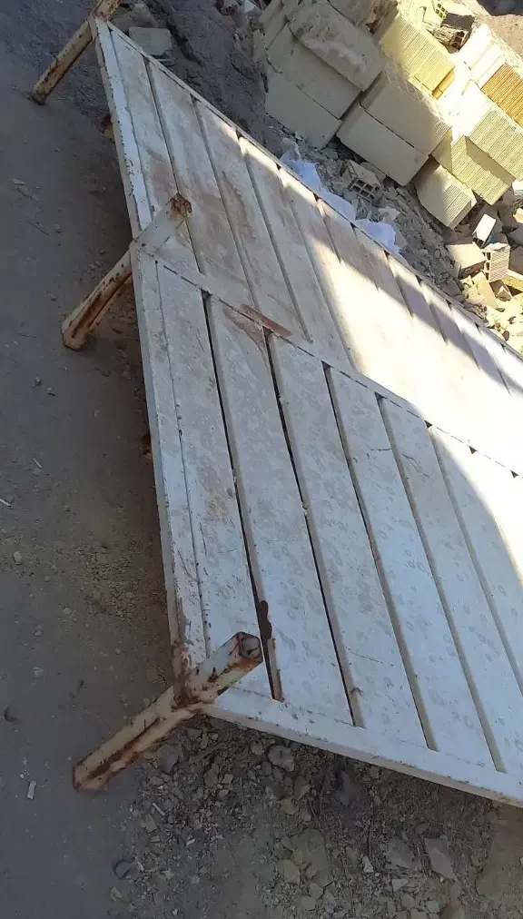 تخت آهنی|تخت و سرویس خواب|آران و بیدگل, |دیوار