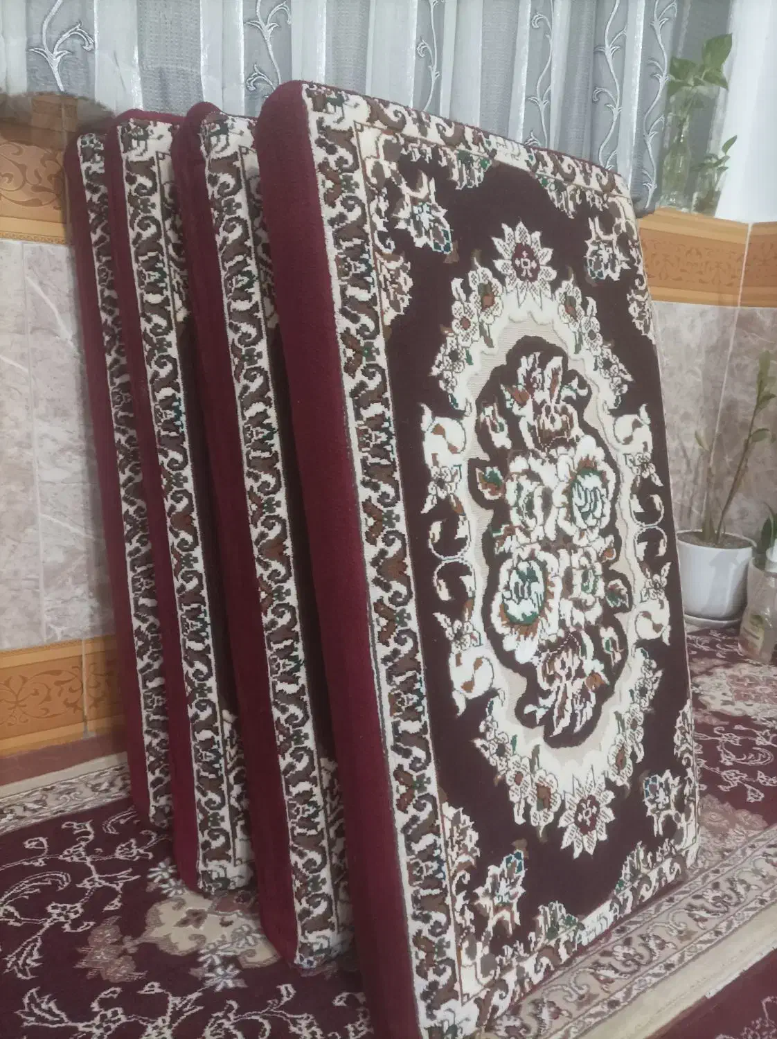 پشتی زرشکی دوجفت فقط ۸۰۰تومان|پشتی|قم, قلعه کامکار|دیوار