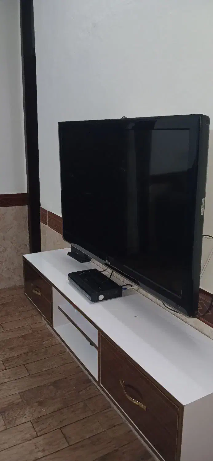 تلوزیون ال‌جی سایز ۴۲ اینچ|تلویزیون و پروژکتور|قوچان, |دیوار