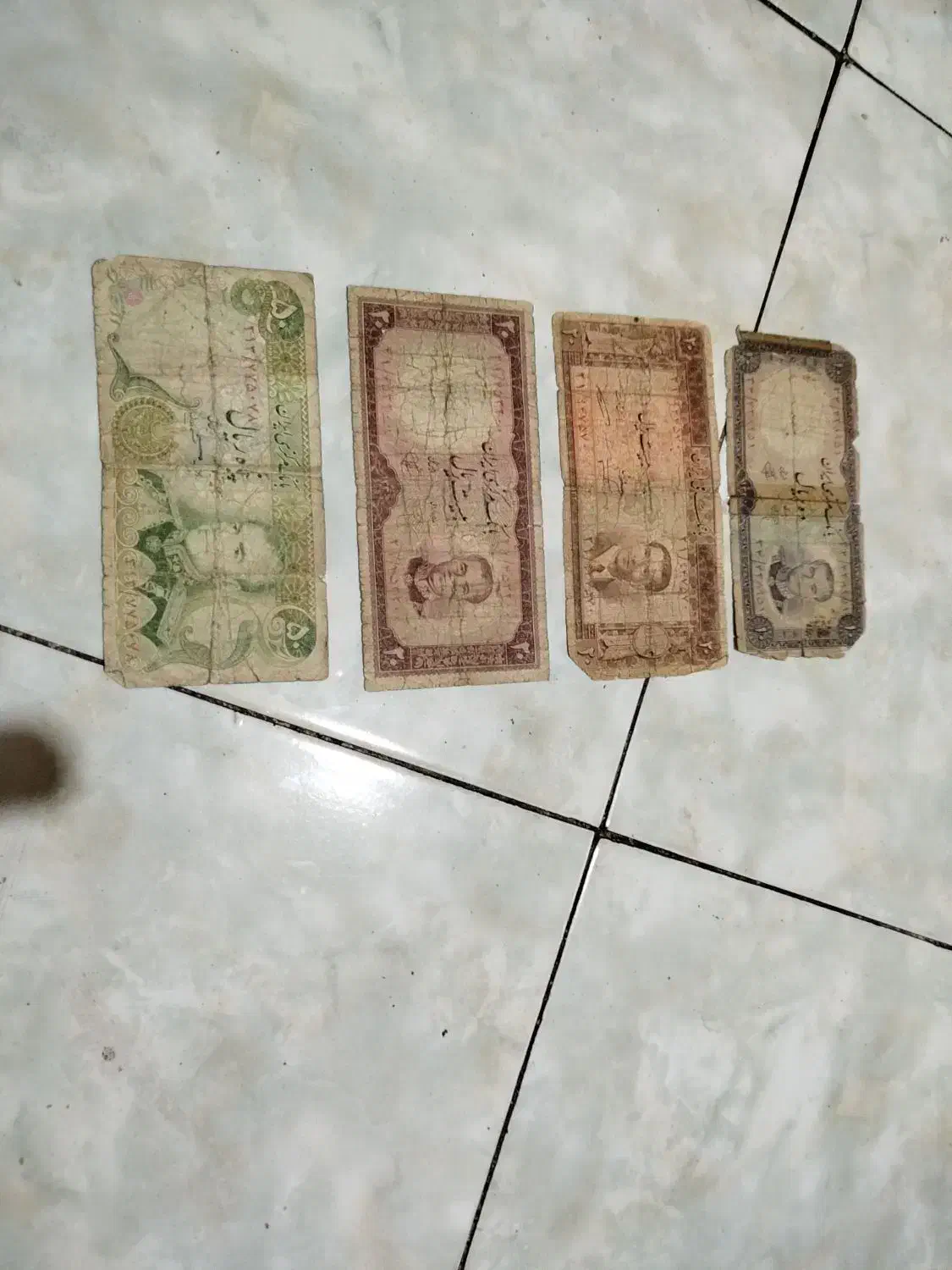 فروش ۴ قطعه اسکناس دوران پهلوی مطابق|کلکسیون سکه، تمبر، اسکناس|تهران, بهاران|دیوار