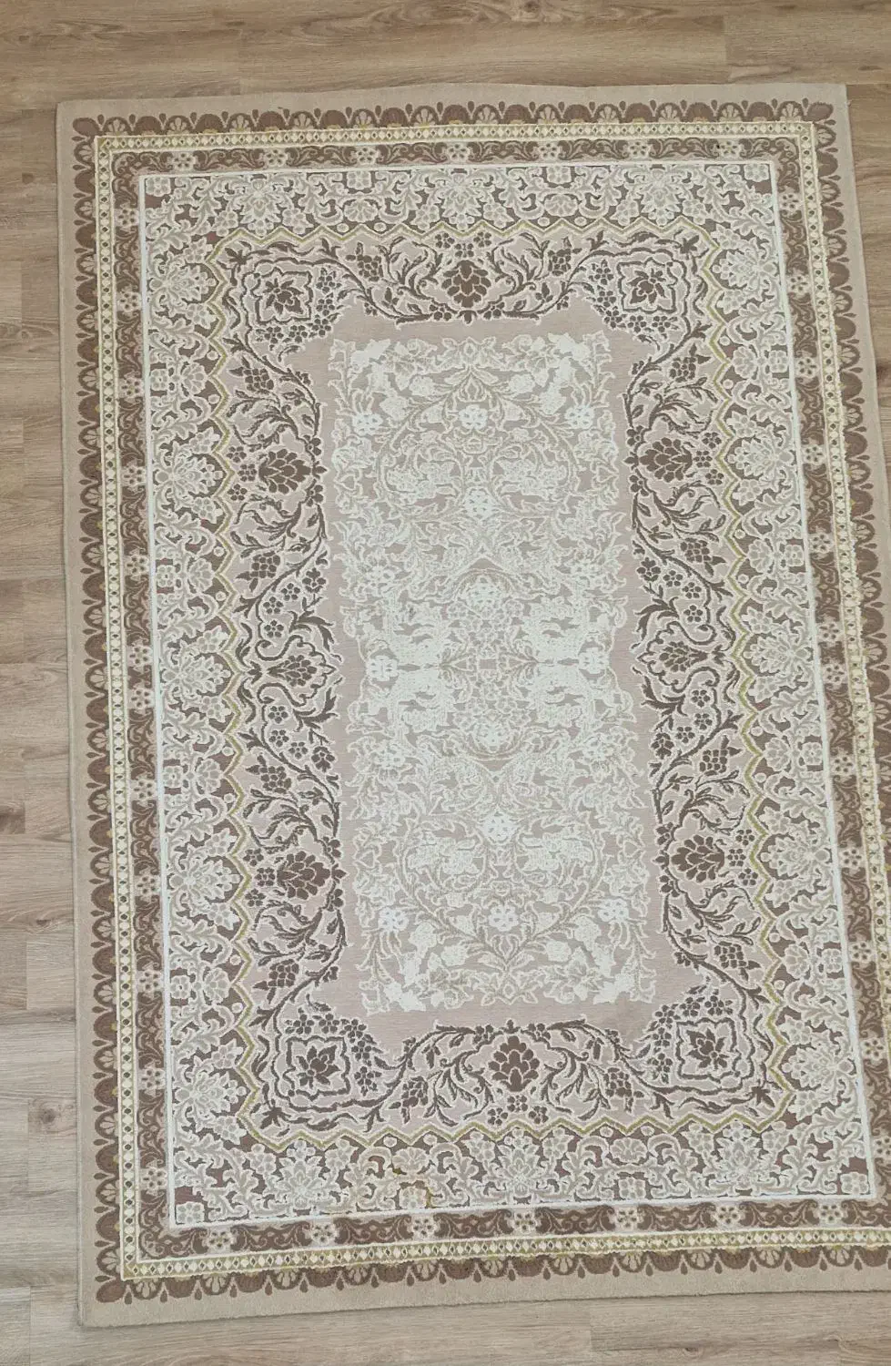 فرش|فرش|تهران, نگین غرب|دیوار