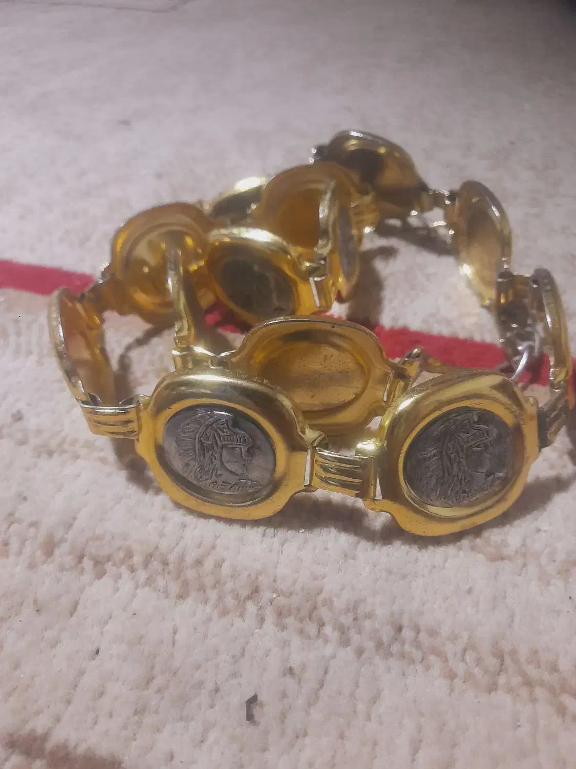 سکه وکمربند|کلکسیون سکه، تمبر، اسکناس|شیراز, کوشک میدان|دیوار