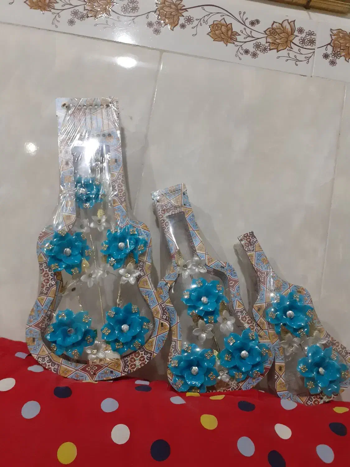 گل دیواری طرح گیتار|گل مصنوعی|شهریار, شهرک امیریه|دیوار