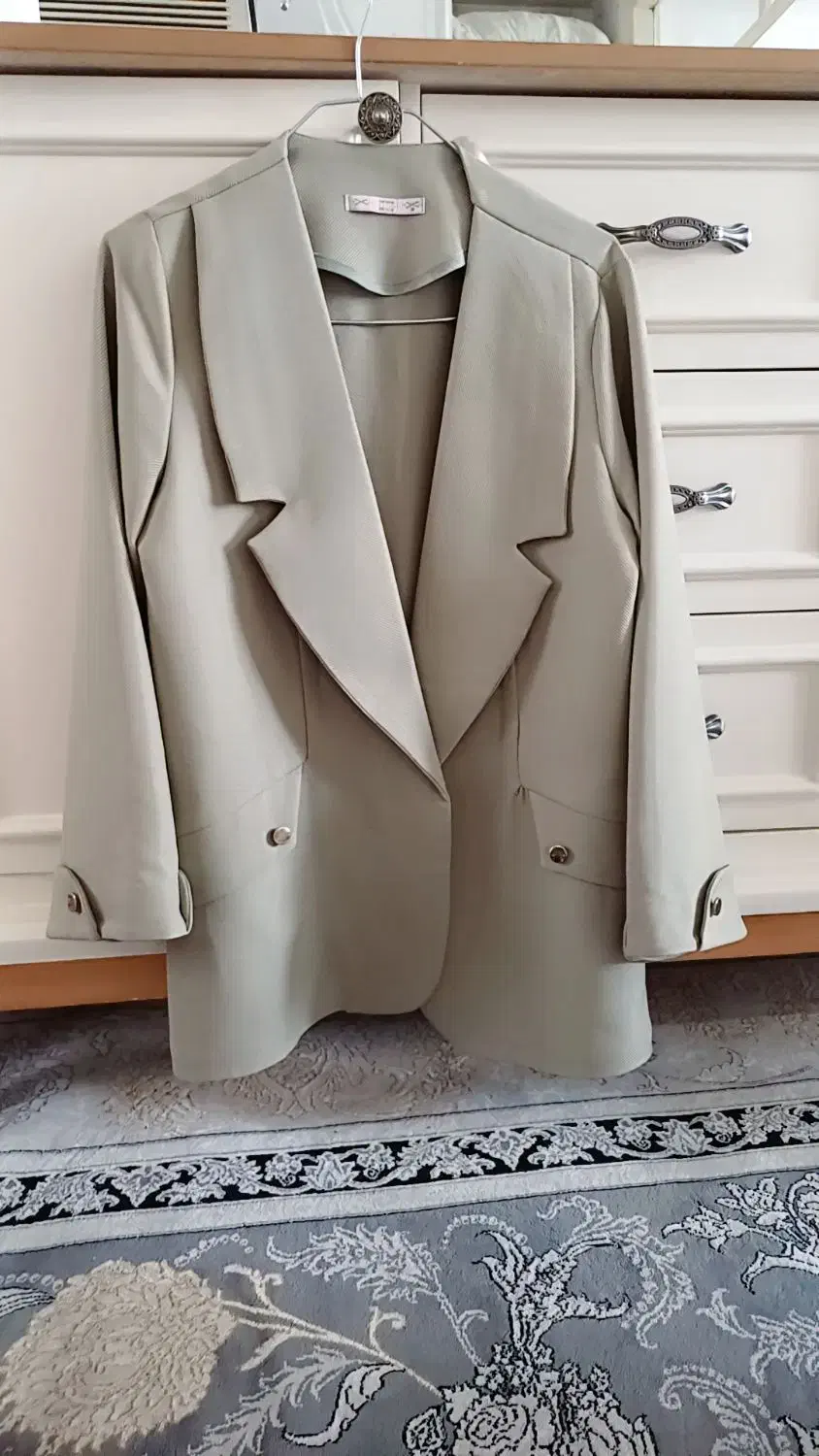 لباس|لباس|اقبالیه, |دیوار