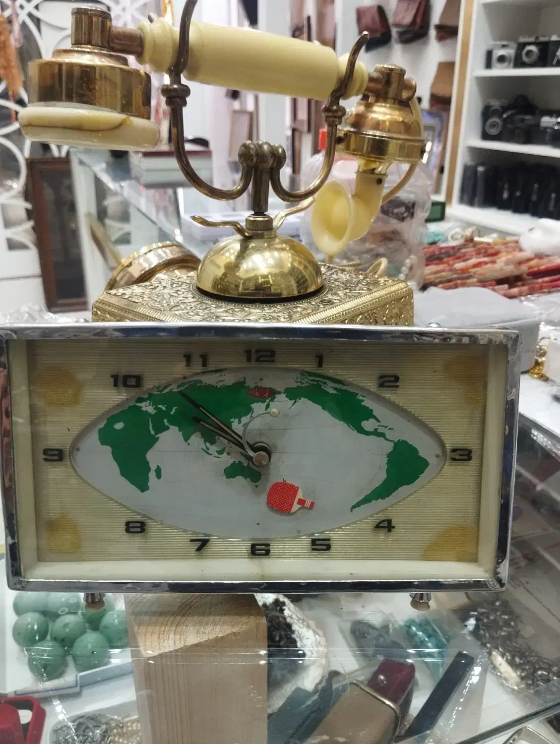 ساعتهای قدیمی رومیزی و دیواری|کلکسیون اشیاء عتیقه|باقرشهر, |دیوار