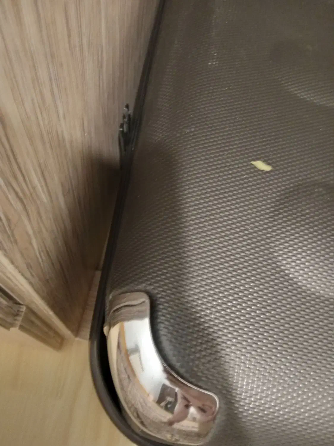 چمدون بزرگ|کیف، کفش، کمربند|شاهینشهر, سعدی شمالی|دیوار