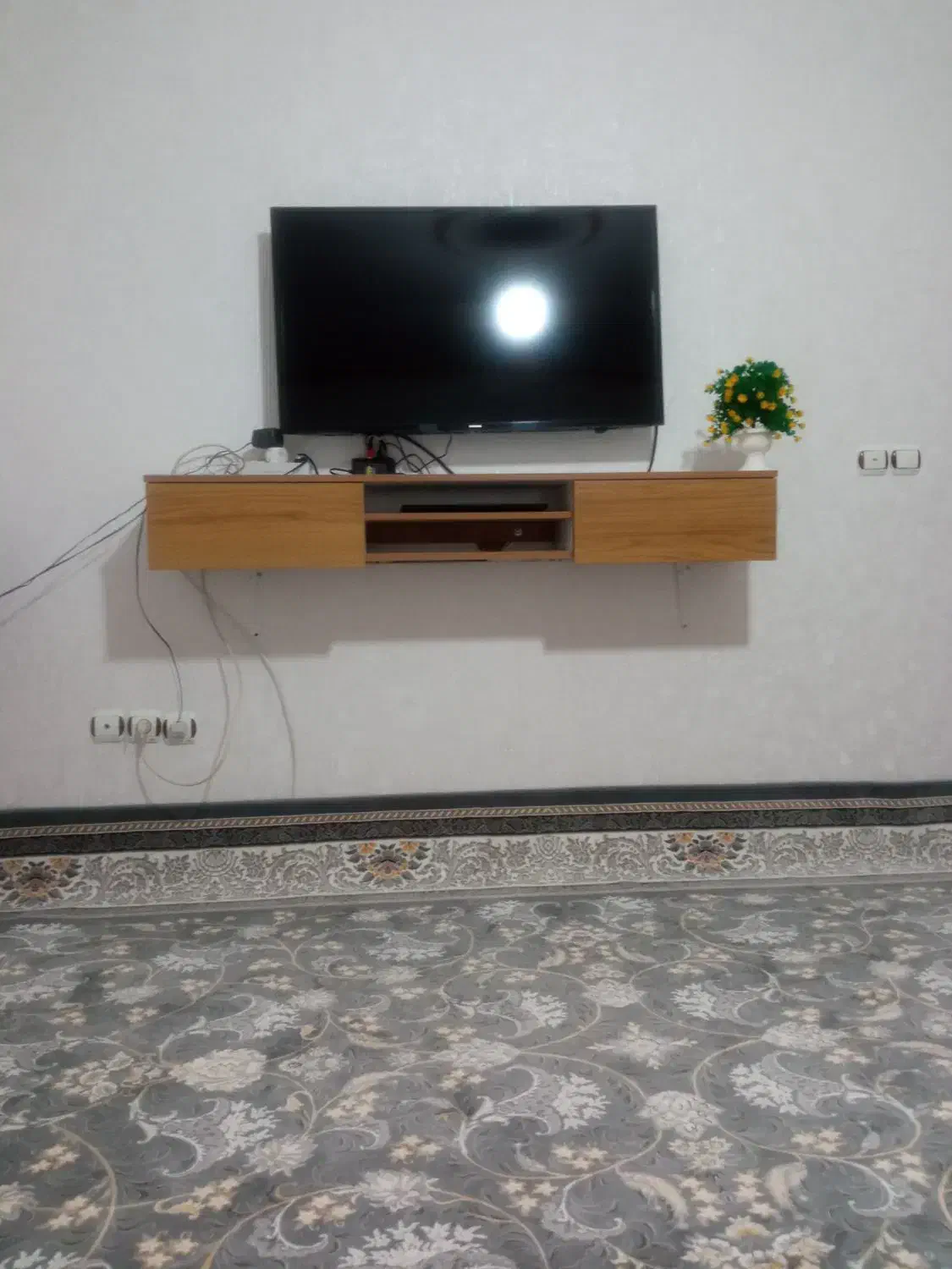 میز تلویزیون تمیز بدون خط و خش|میز تلویزیون|قدس, شهر‌قدس|دیوار