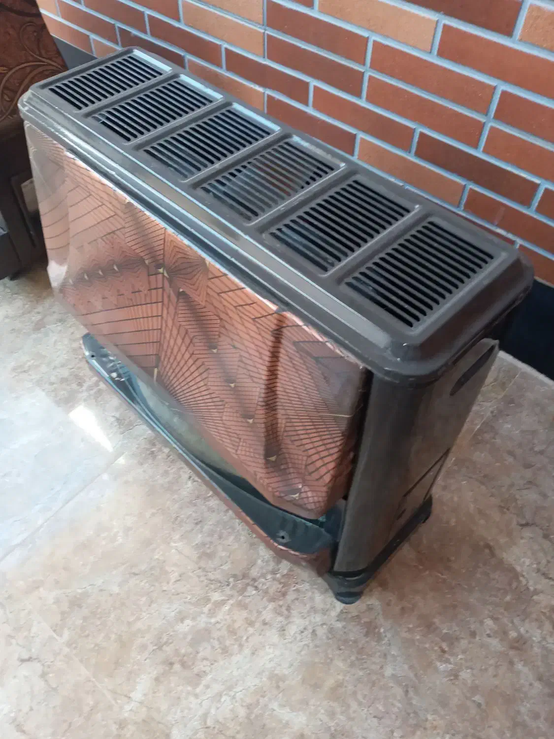 بخاری گازشهری بین مُبلی درحدّنو|بخاری، هیتر، شومینه|برازجان, |دیوار