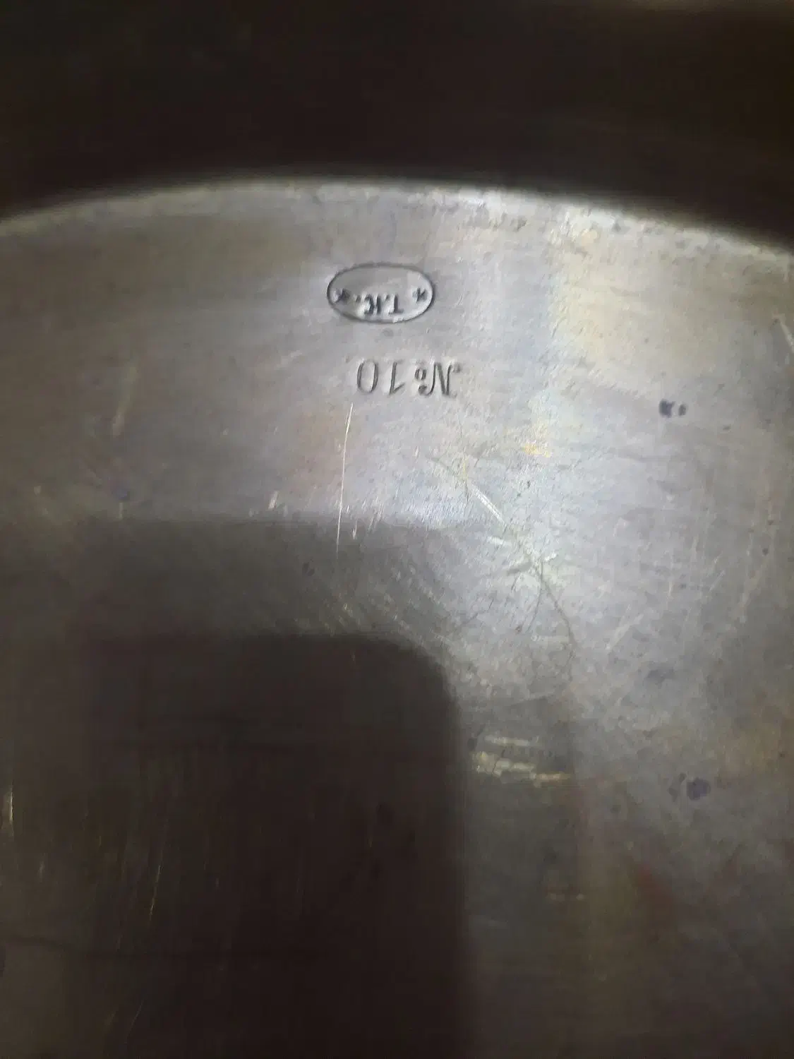 سینیی قدیمی و ۲عدد لیوان وشو عتیقه|کلکسیون اشیاء عتیقه|تبریز, |دیوار