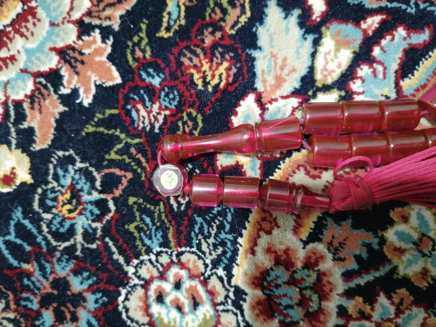 تسبیح|جواهرات|رباط‌کریم, رباط‌کریم|دیوار