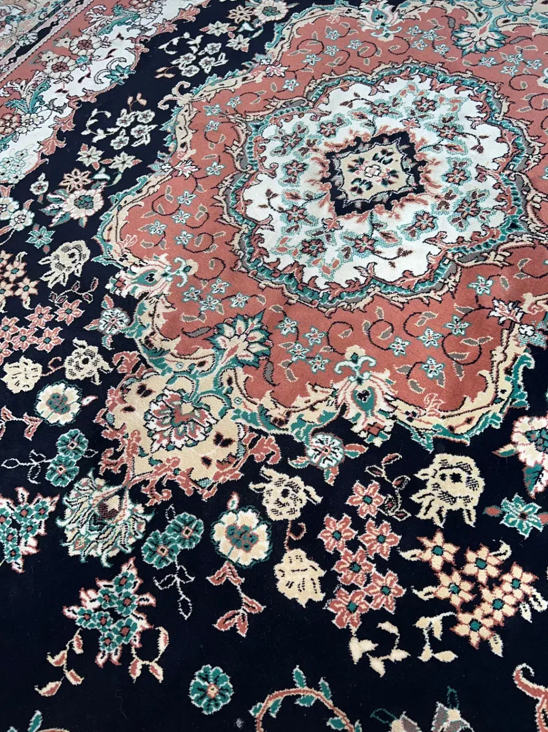 فرش ۹ متری در حد نو|فرش|رشت, رشتیان|دیوار