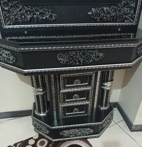 آینه کنسول و میز سالم در حد نو|بوفه، ویترین، کنسول|شاهینشهر, برخوار غرب|دیوار