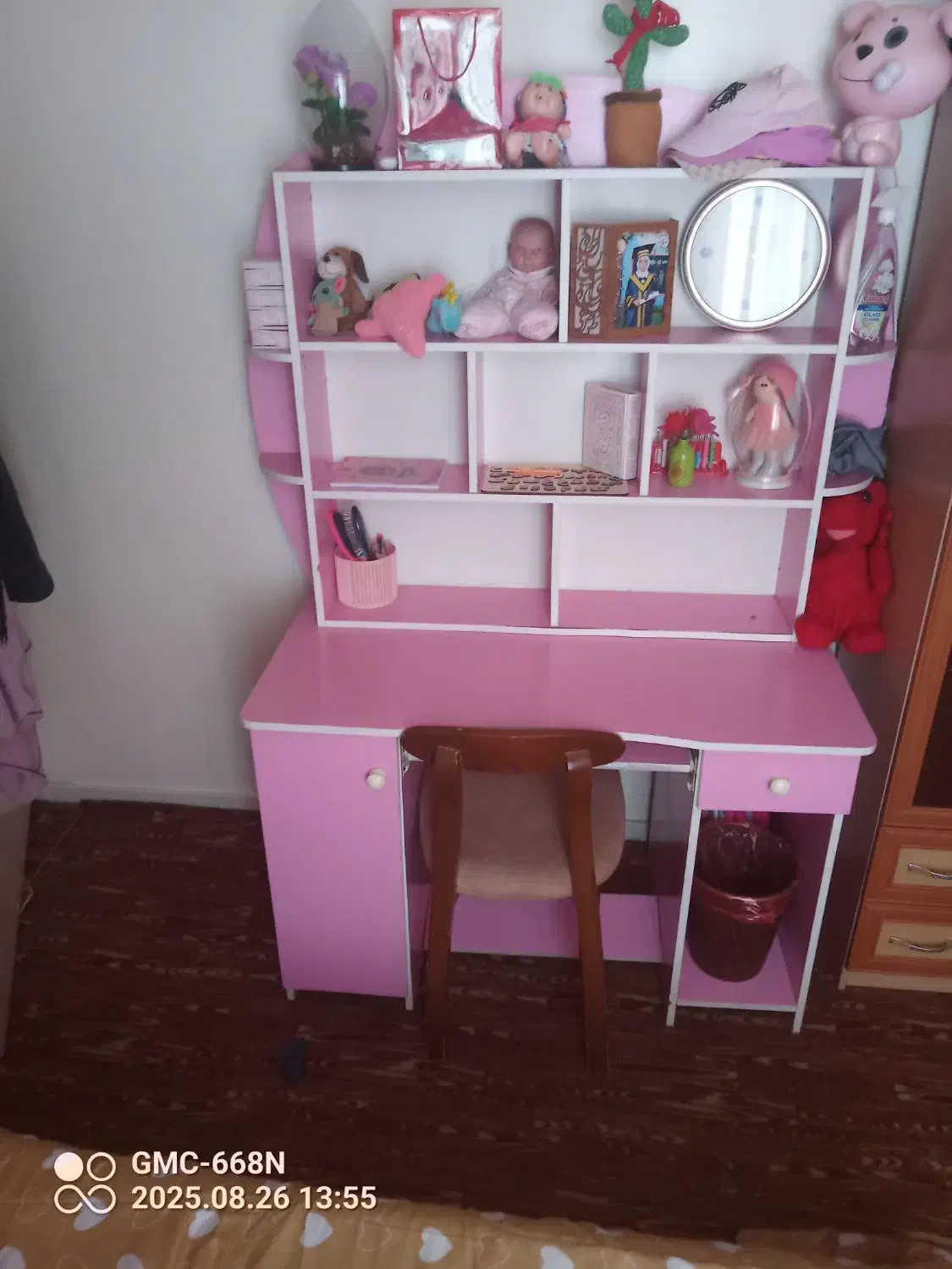 میز تحریر با تخت|تخت و صندلی بچه|ری, علایین|دیوار