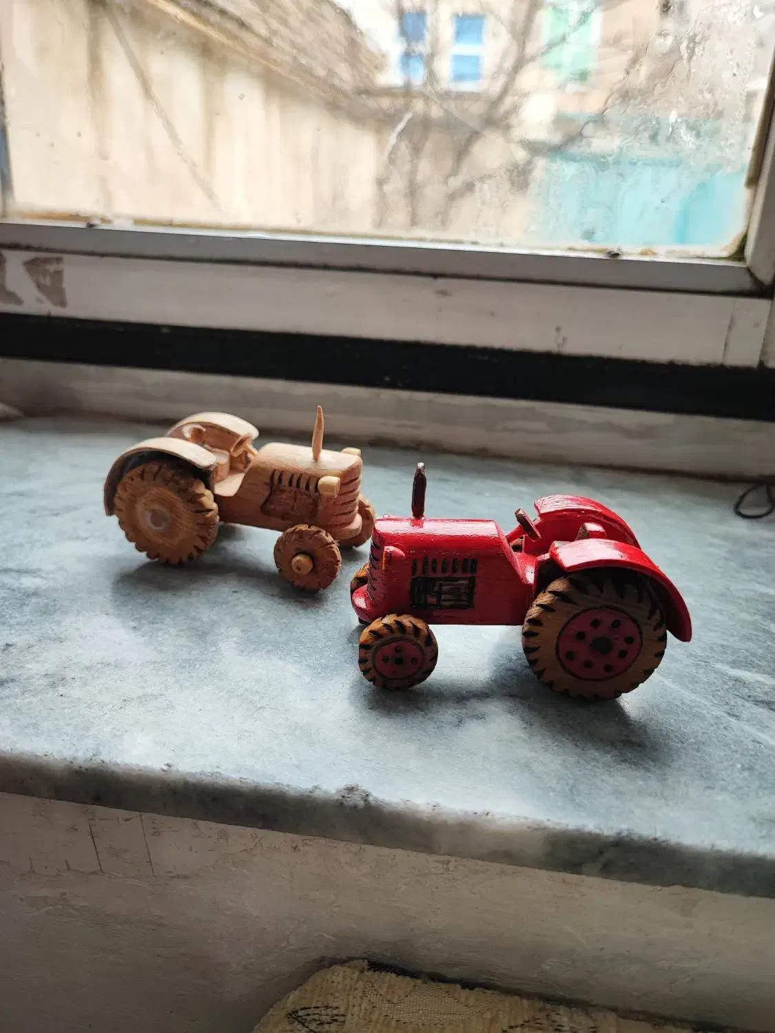 تراختور چوبی|اسباب‌‌بازی|اردبیل, |دیوار