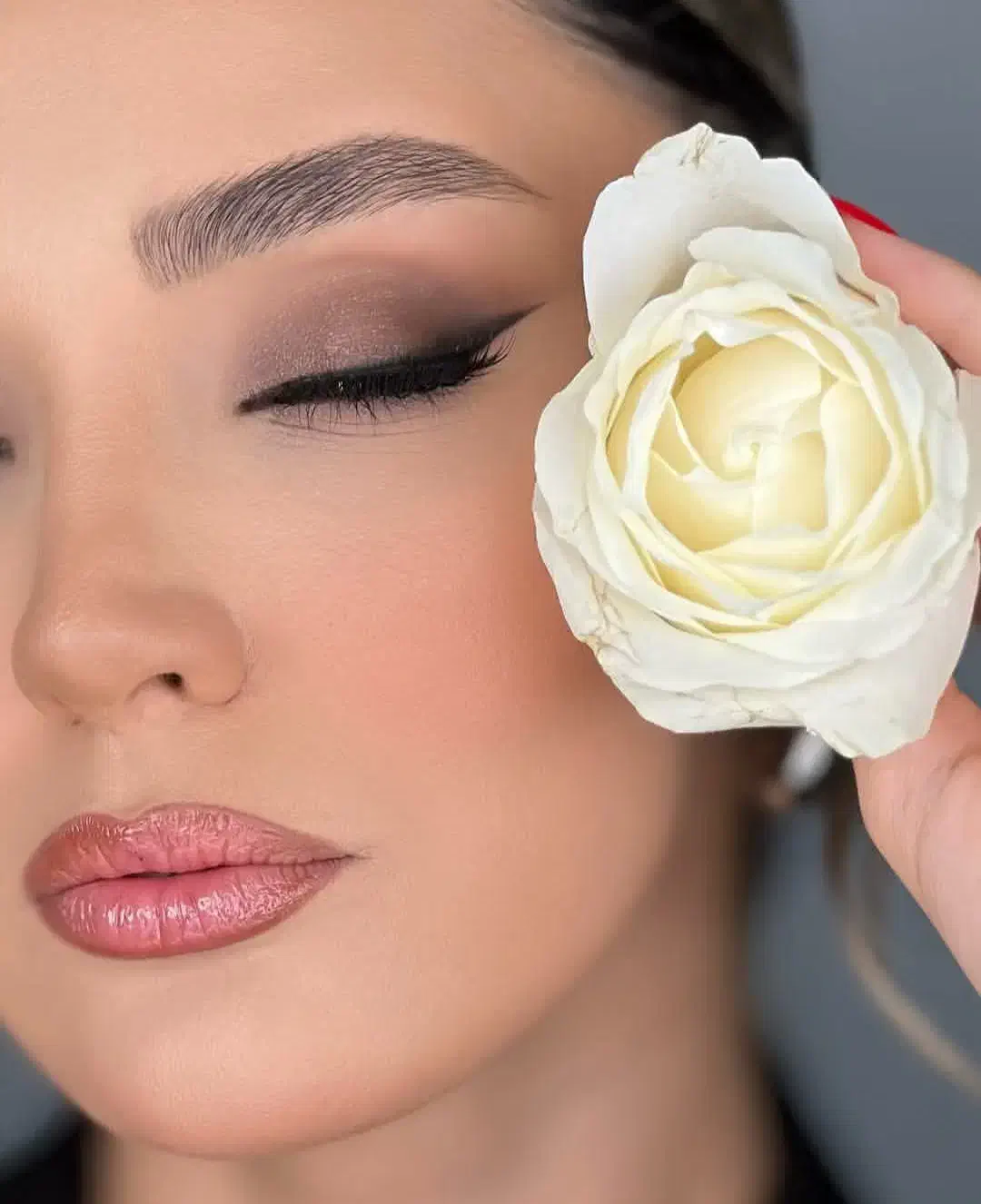 خدمات تخصصی میکاپ و شینیون و خدمات تخصصی عروس|خدمات آرایشگری و زیبایی|رشت, گلسار|دیوار