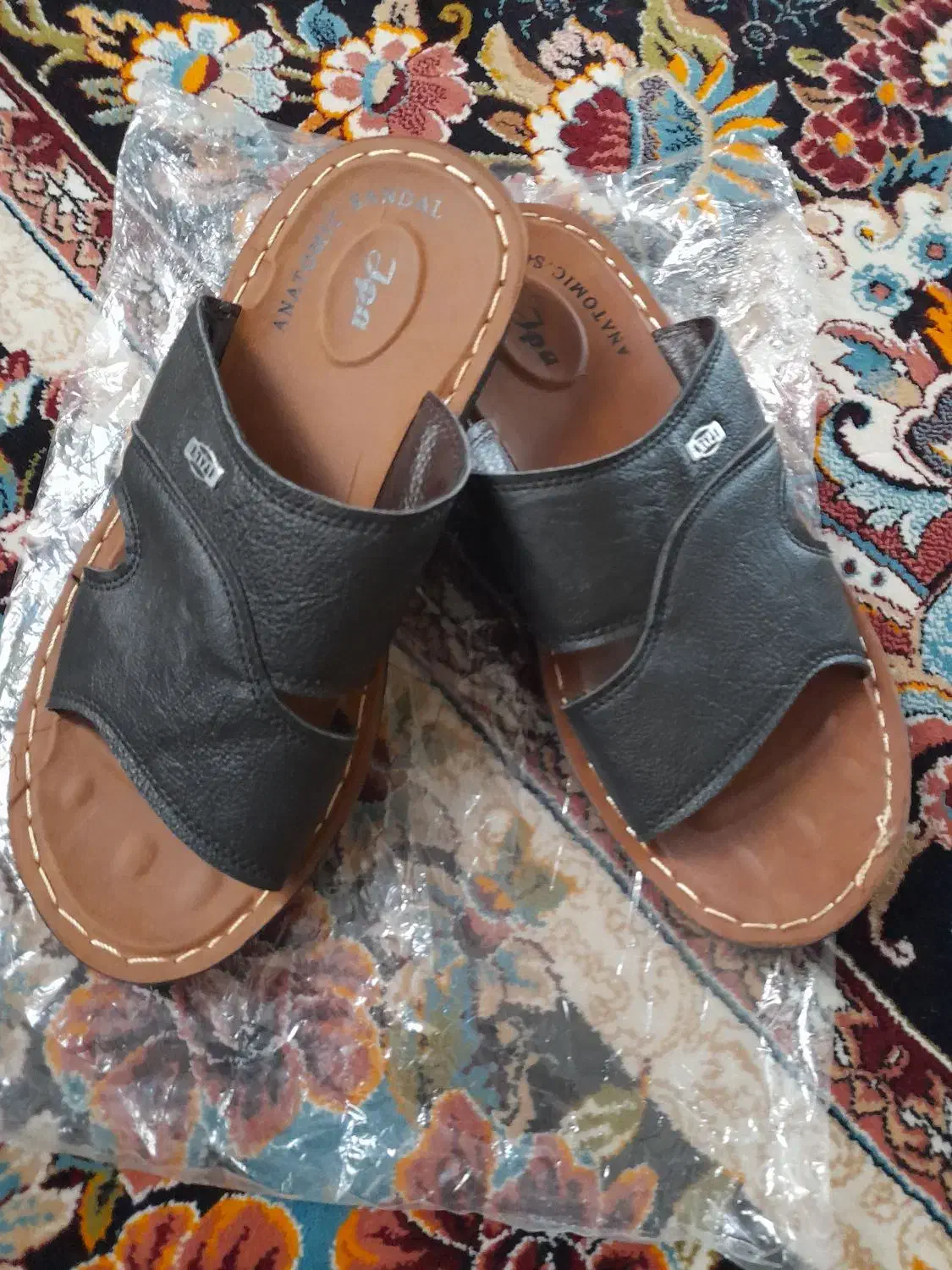 دمپایی صندل|کیف، کفش، کمربند|قم, نیروگاه|دیوار